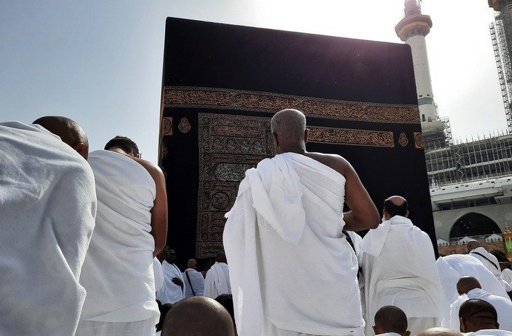 HUKUM MENUTUP KEPALA BAGI LAKI LAKI YANG IHRAM KARNA LUPA ATAU TIDAK TAHU