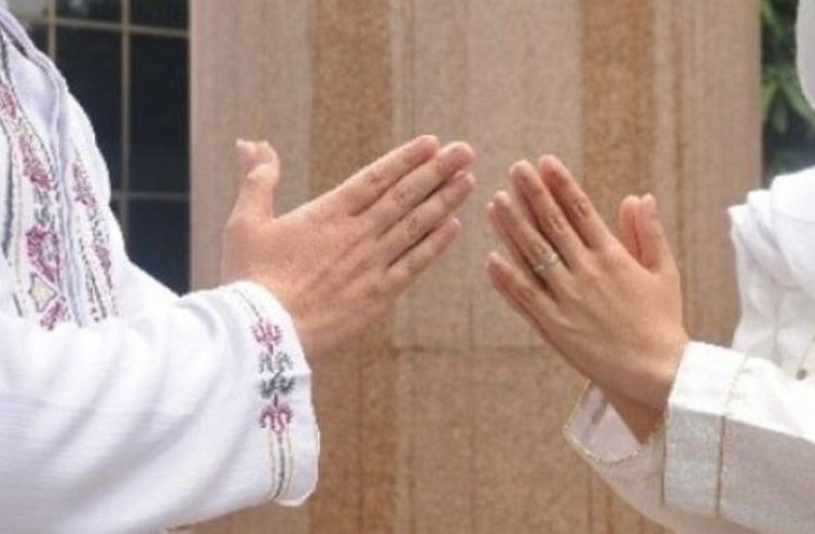 BERSALAMAN DENGAN WANITA YANG BUKAN MAHRAM