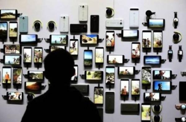 HUKUM BERMAIN GADGET DI TOILET ATAU KAMAR MANDI