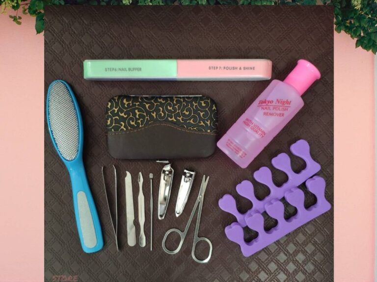 BOLEH BAGI WANITA HAID UNTUK MANDI, MENYISIR RAMBUT, MEMOTONG KUKU, DAN MEMAKAI PACAR (KHIDHAB/INAI)
