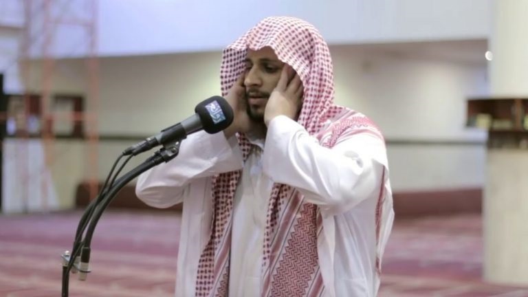 YANG HARUS DIPERHATIKAN OLEH MUAZIN KETIKA MENGUCAPKAN "HAYYA 'ALASH SHALAH/FALAH"