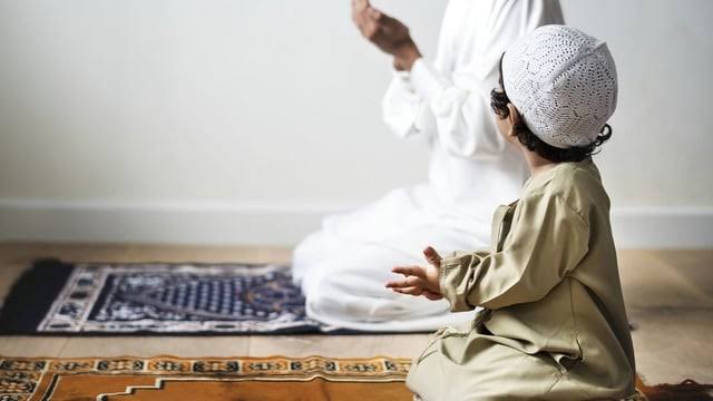 BAGAIMANA BATASAN MEMUKUL UNTUK MELATIH ANAK BERIBADAH SHOLAT